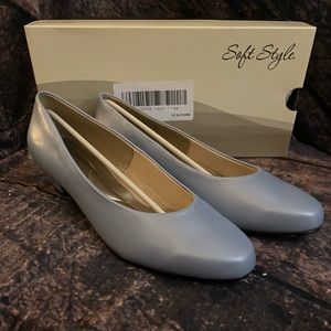 Women’s Soft Style by Hush Puppy Angel ll Classic Pumps-Size 10 Narrow (White)